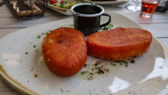 Co zjeść w Wilnie? Najlepsze tradycyjne potrawy i restauracje Co zjeść w Wilnie? Najlepsze tradycyjne potrawy i restauracje