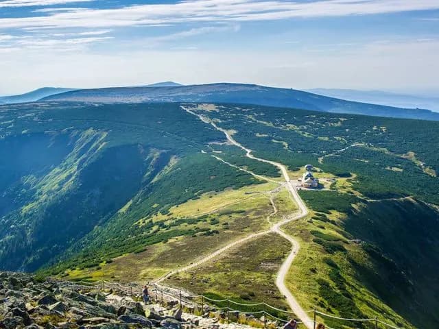 Karkonosze i Sudety - poznaj najpiękniejsze pasma górskie Polski Karkonosze i Sudety - poznaj najpiękniejsze pasma górskie Polski