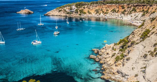 Ibiza - trzecia co do wielkości wyspa Balearów, jej tajemnice i atrakcje Ibiza - trzecia co do wielkości wyspa Balearów, jej tajemnice i atrakcje