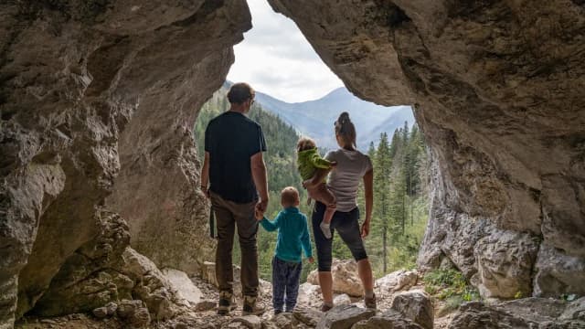 Dolina Kościeliska: najpiękniejsze atrakcje i jaskinie do zobaczenia w 2024 Dolina Kościeliska: najpiękniejsze atrakcje i jaskinie do zobaczenia w 2024
