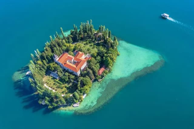 Najmniejsza wyspa na świecie - zaskakujące fakty o Hub Island Najmniejsza wyspa na świecie - zaskakujące fakty o Hub Island