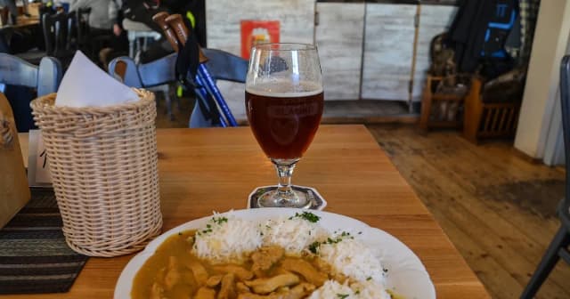 Menu schroniska w Dolinie Chochołowskiej: aktualne ceny dań i lista potraw Menu schroniska w Dolinie Chochołowskiej: aktualne ceny dań i lista potraw