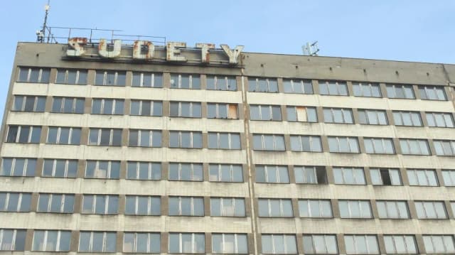 Hotel Sudety Wałbrzych: tajemnice opuszczonego gmachu i eksploracja wnętrz Hotel Sudety Wałbrzych: tajemnice opuszczonego gmachu i eksploracja wnętrz